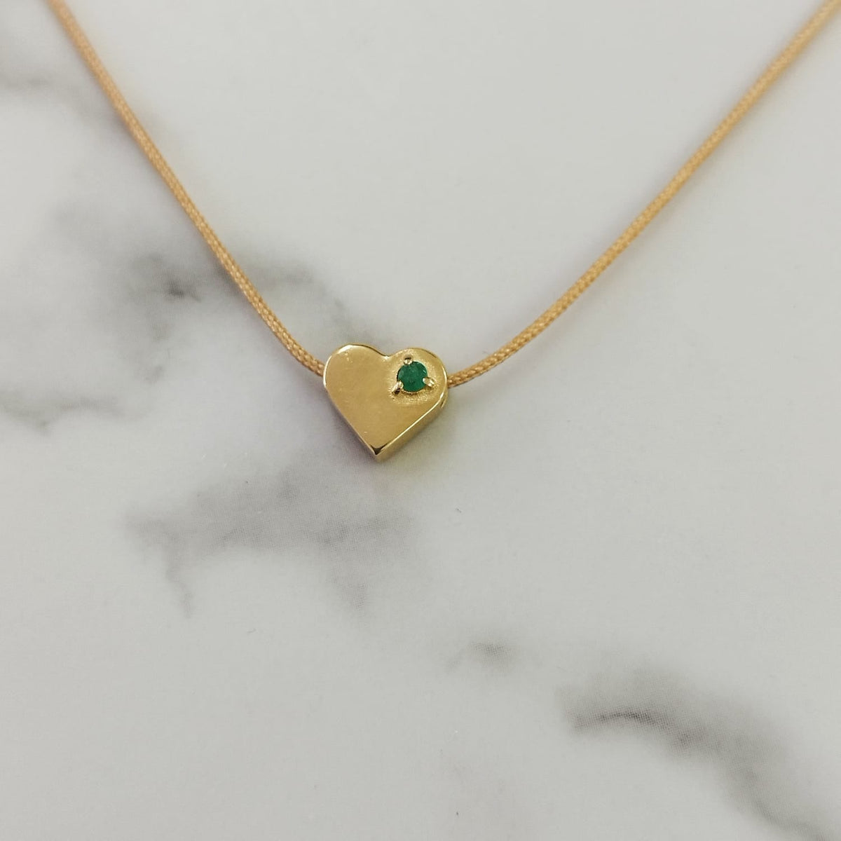 Dije herreje corazon con esmeralda 8mm 1gr ID: 1599