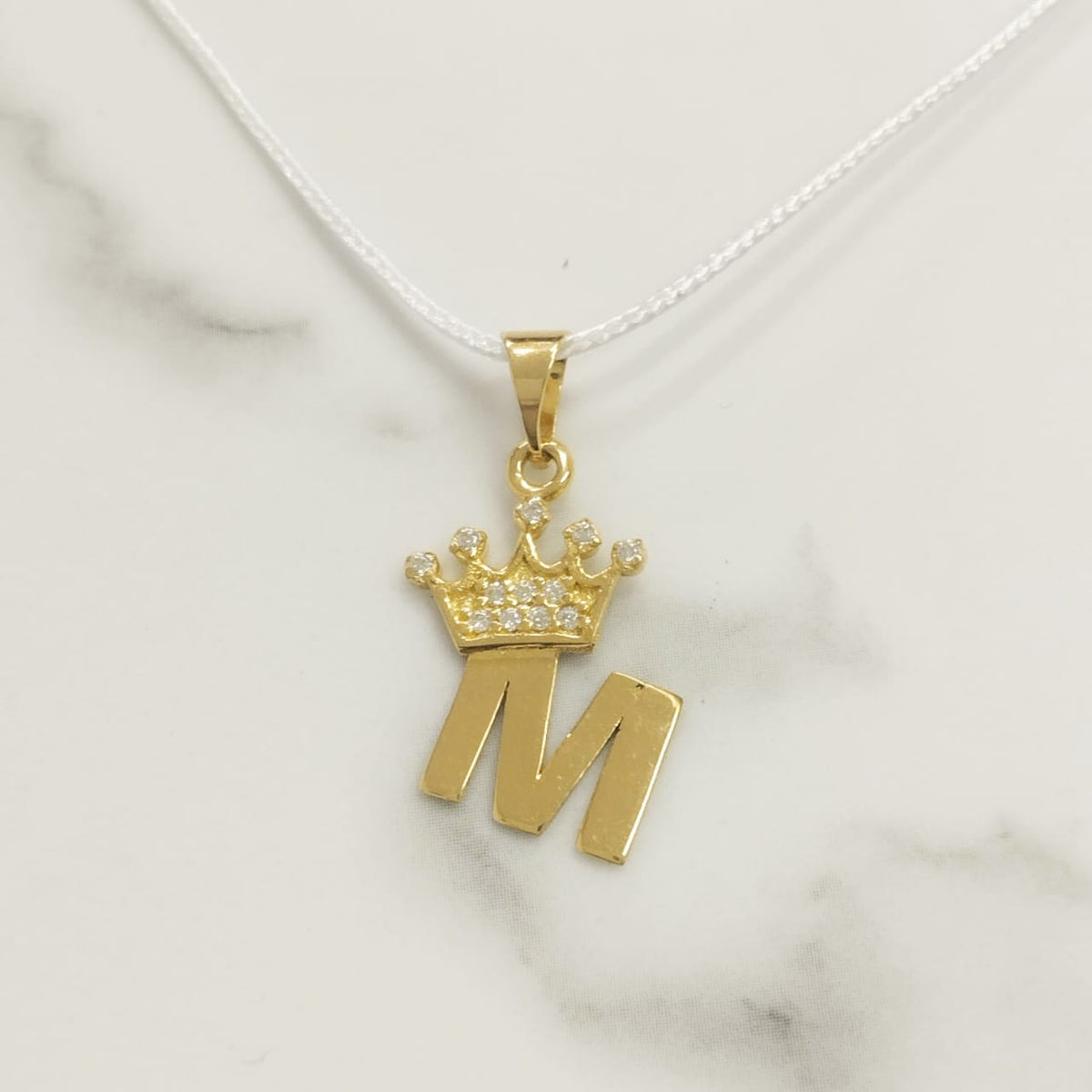 Dije Letra M Con Corona Circon Blanco 2cm /0.9/gr ID: 2436