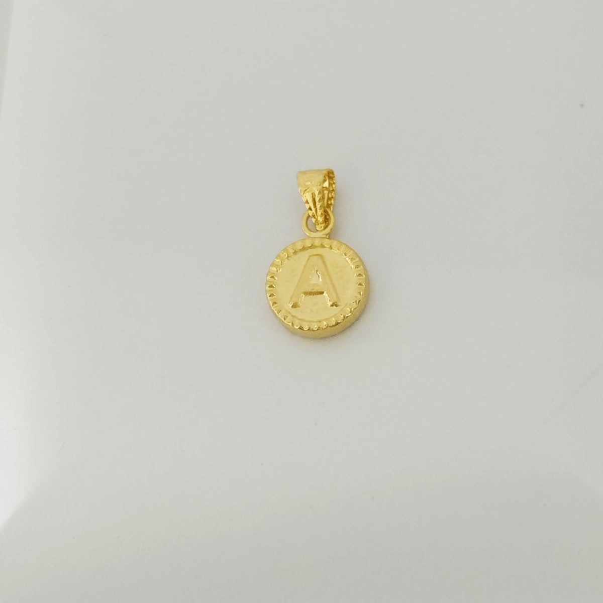Dije Letra A Diamantada 1.5cm /0.46/gr ID: 2453