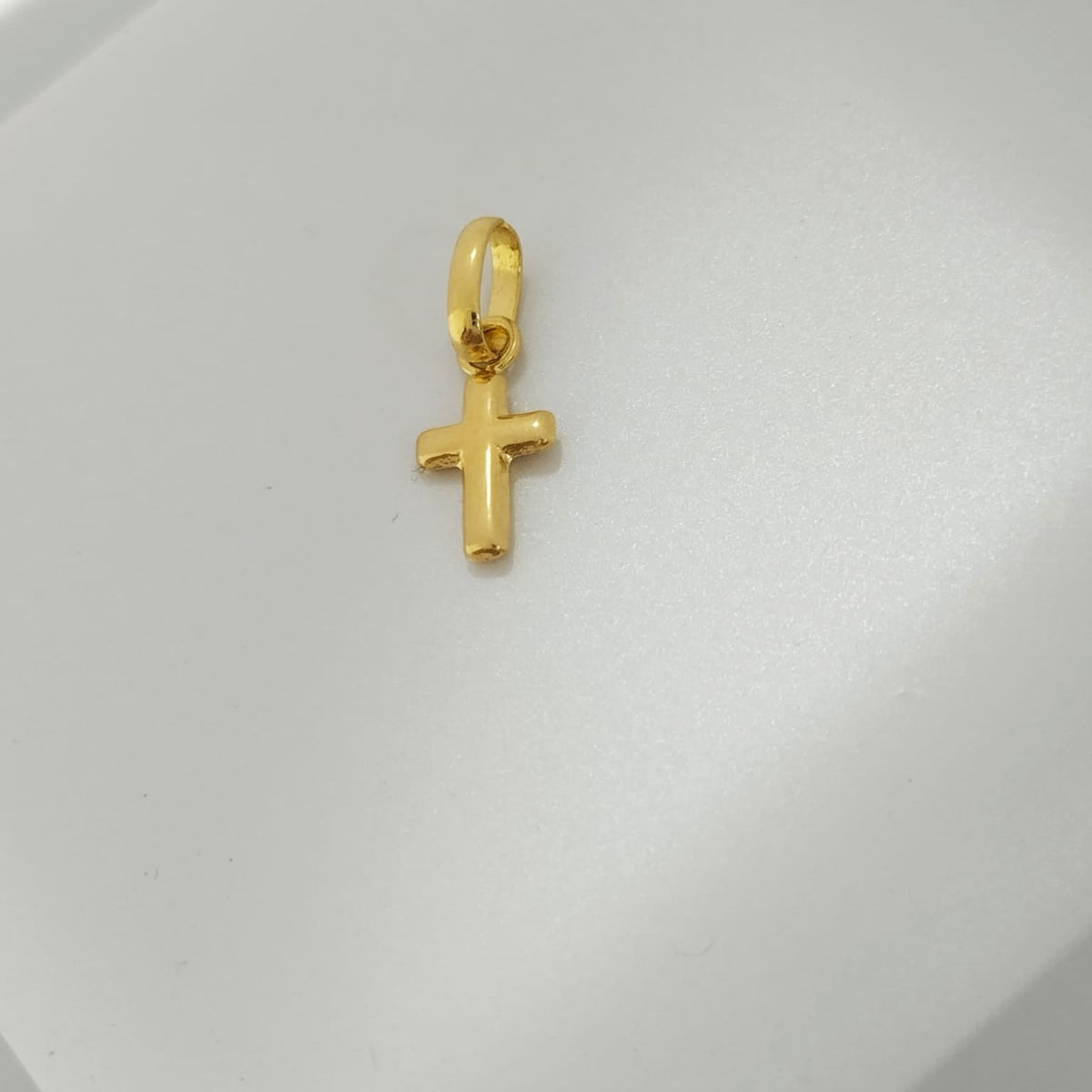 Dije cruz lisa 1.5cm 0.26gr ID: 1808